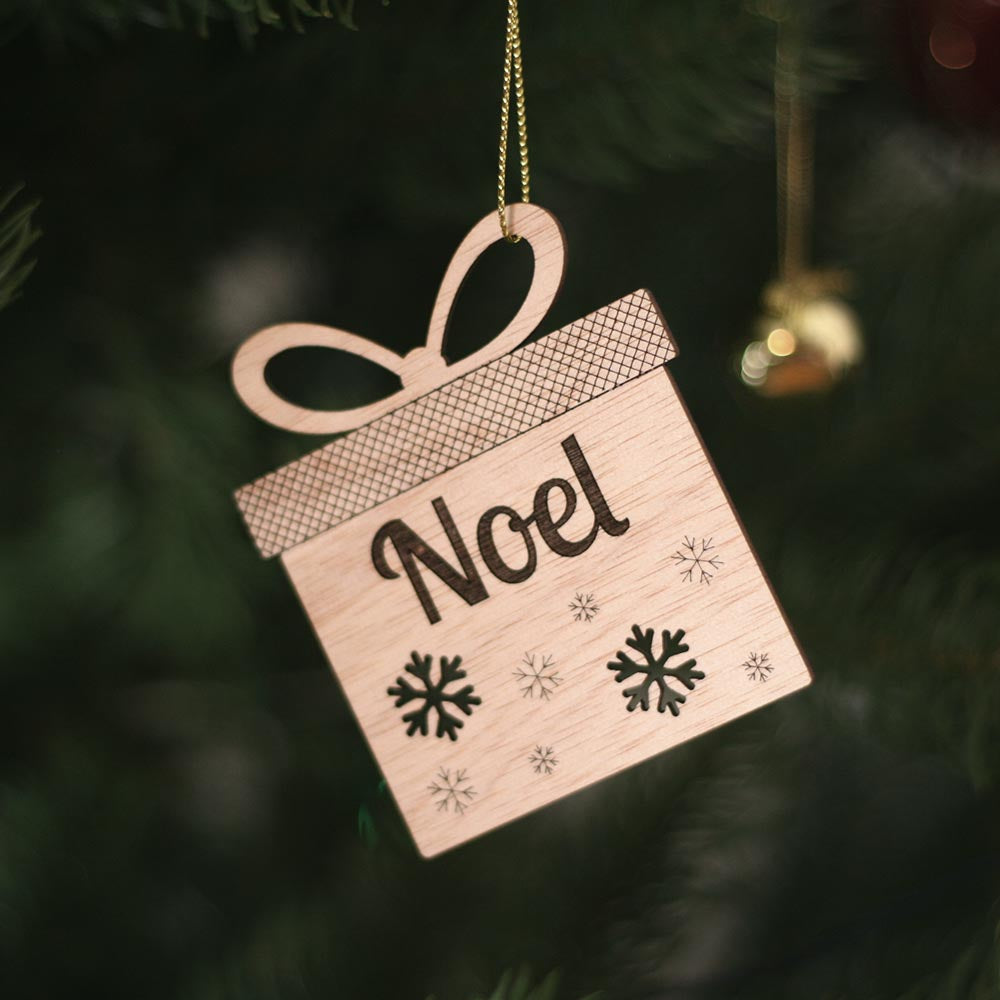 Present shaped ornament Noel